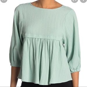 NWT Melloday sage/sea foam green crinkle blouse